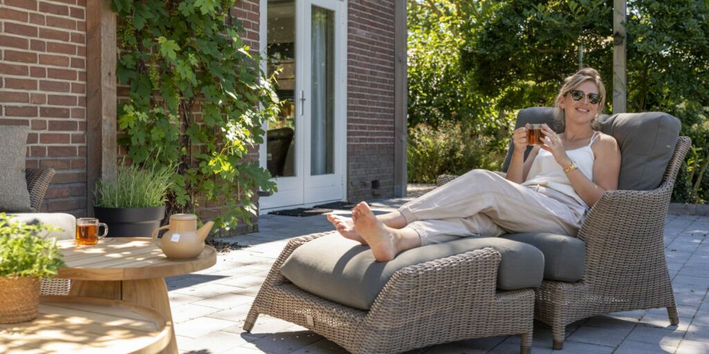 4 Seasons Outdoor Valentine loungestoel pure met voetenbank