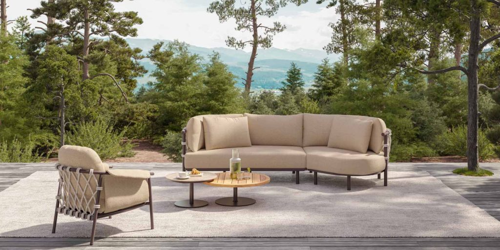 4 Seasons Outdoor Ezra loungebank terre met loungestoel met Boaz en Volta tafels
