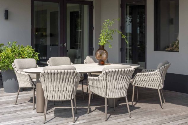 4 Seasons Outdoor Montera dining set terre met Arizona tafel met kiezelvormig blad 240 x 120 cm