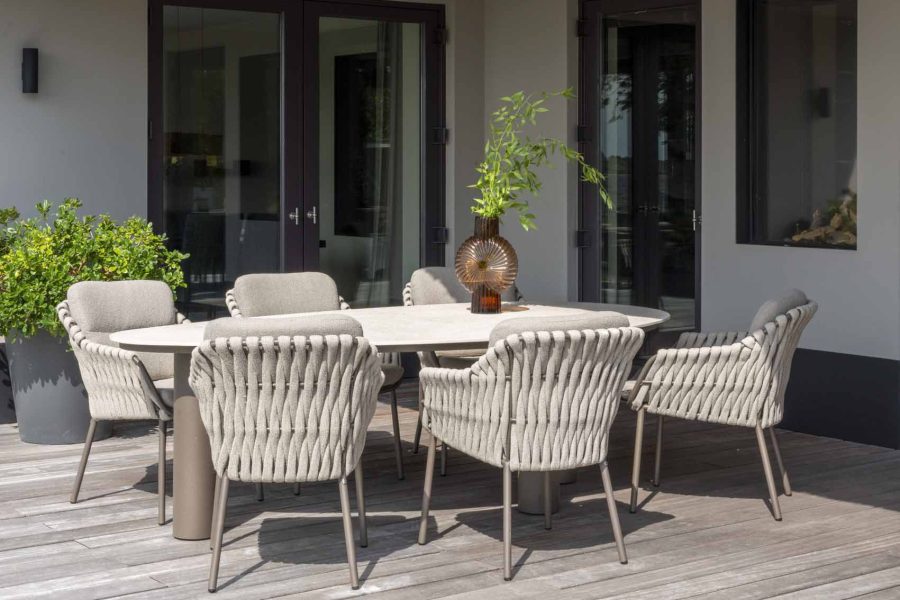 4 Seasons Outdoor Montera dining set terre met Arizona tafel met kiezelvormig blad 240 x 120 cm