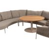 4 Seasons Outdoor Comino hoek loungebank met Saba low dining tuintafel latte met teak blad Ø 130 cm en Comino low dining chair