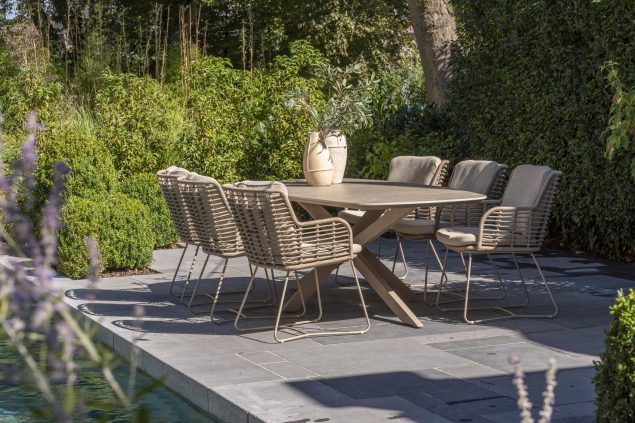 4 Seasons Outdoor Fabrice dining set latte met Prado tafel keramisch blad barrel 240 x 105 cm