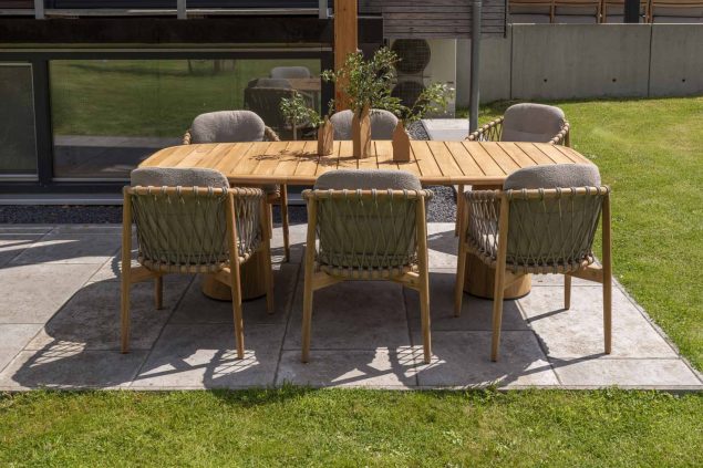 4 Seasons Outdoor Nora dining set naturel teak met Capri tafel 240 x 110 cm