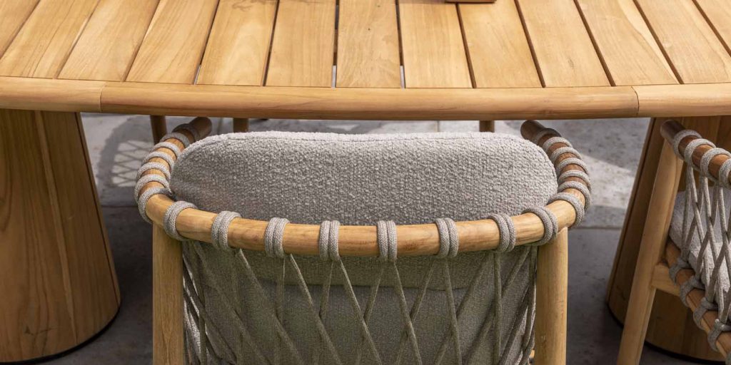 4 Seasons Outdoor Nora dining set naturel teak met Capri tafel 240 x 110 cm - detail
