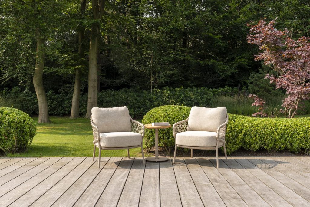 4 Seasons Outdoor Sardinia bistro set latte met Volta tafel