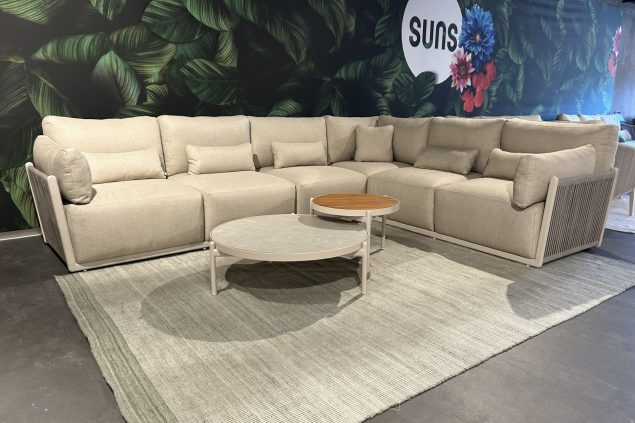 Suns Sorrento loungeset camel sand met natural kussens rechts