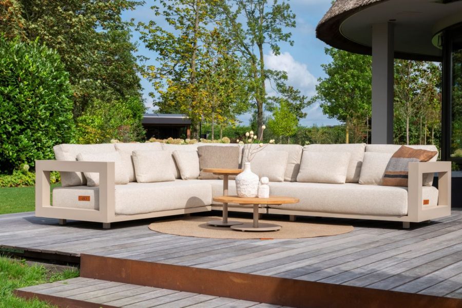 4 Seasons Outdoor Metropolitan hoek loungebank latte met Volta tafels