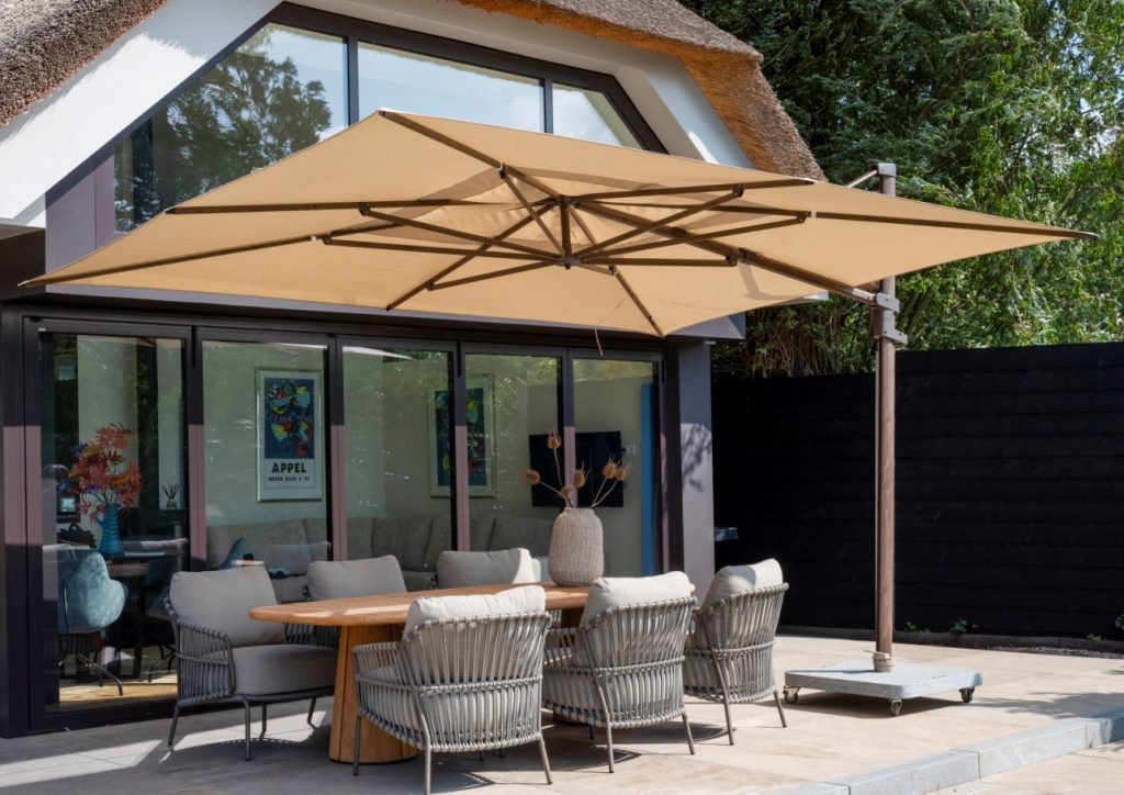 4 Seasons Outdoor Finca parasol met Wengé frame en Beach doek 400 x 300 cm
