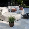 Flow Yavi Chaise loungebank Graumel chalk met Vaya tafels