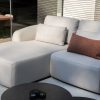 Flow Yavi Chaise loungebank Graumel chalk met Vaya tafels - detail