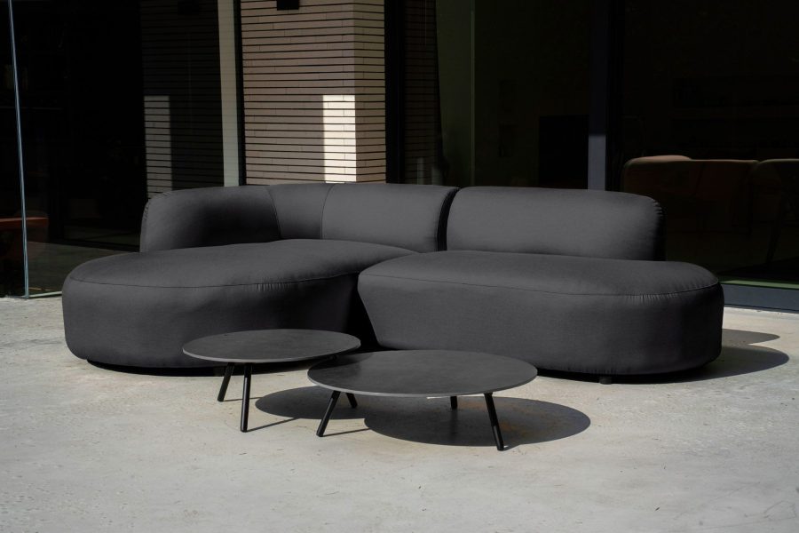 Flow Luna chaise sofa Sooty met set Vaya tafels