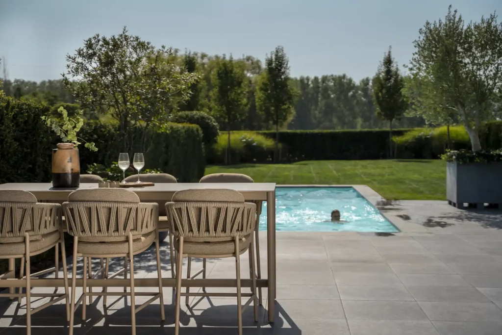 Taste by 4 Seasons Calma bar set latte met Soho tafel 220 x 75 cm - detail