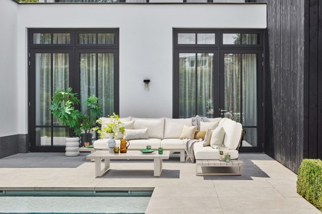 Suns Nardo aluminium loungeset Camel sand met Naturel kussens rechts