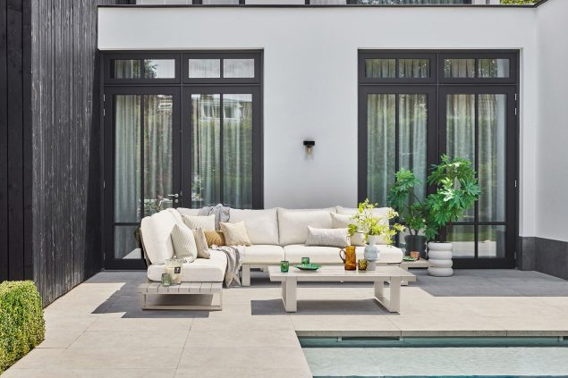 Suns Nardo aluminium loungeset Camel sand met Naturel kussens links