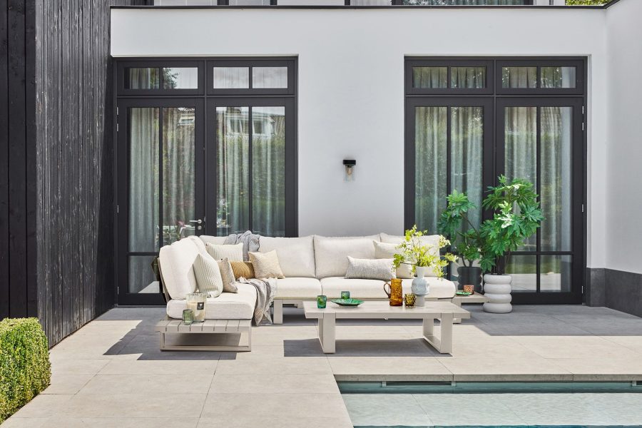 Suns Nardo aluminium loungeset Camel sand met Naturel kussens links