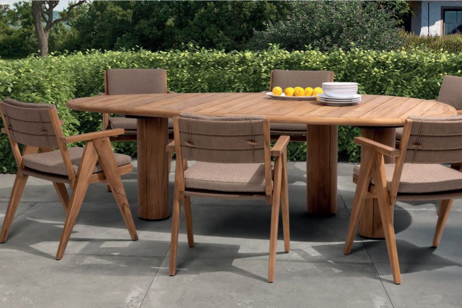 4 Seasons Outdoor Mats tuinset met Corsica tuintafel met kiezelvormig blad 240 x 130 cm