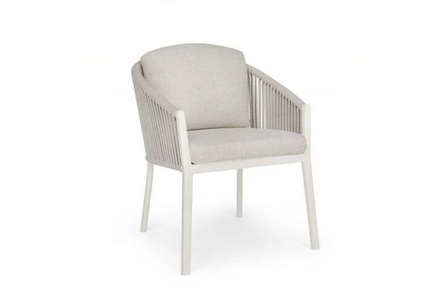 Suns Avero dining stoel Camel sand frame, camel sand fishbone rope met naturel gravel kussens