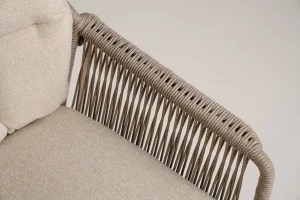 TO 00932 04 Tuinstoelen schoonmaken en onderhouden: zo blijven uw tuinstoelen langer mooi Tierra Rivera tuinstoel champagne - detail