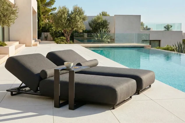 Flow Sentosa Aero daybed Sooty op stijlvolle poten