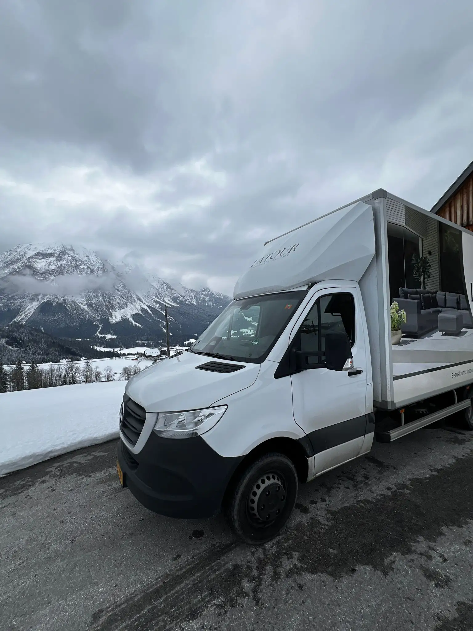 Latour bezorgwagen in de bergen 1