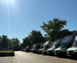 Latour bezorgwagenpark in Lith 1 Veelgestelde vragen over de bezorging van uw tuinmeubelen Onze bezorgwagens van Latour Tuinmeubelen in Lith